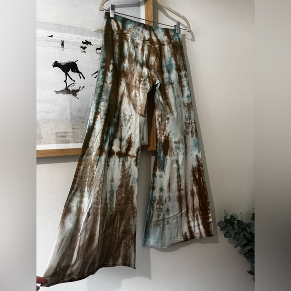Tie-Dye Low- Rise, Wide Leg Pants in Teal, Brown & White - Picture 4 of 8